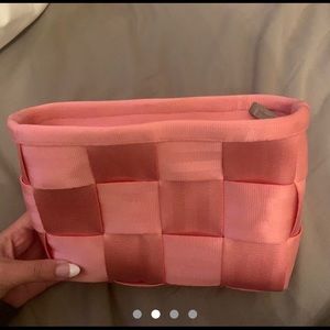 Harvey’s seatbelt bag